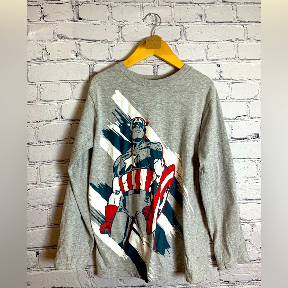 Boys Captain America Marvel Shirt size L (10/12)